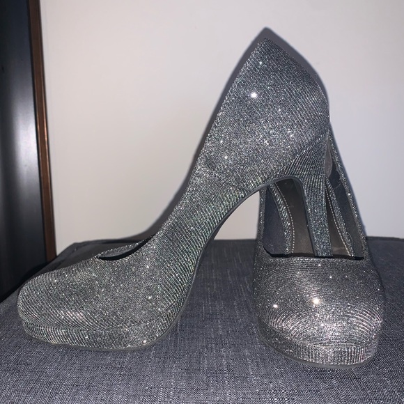 Sparkly Grey Close Toed Pump - Picture 4 of 7